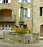 Fontaine place Saint Bonnet A Jaujac