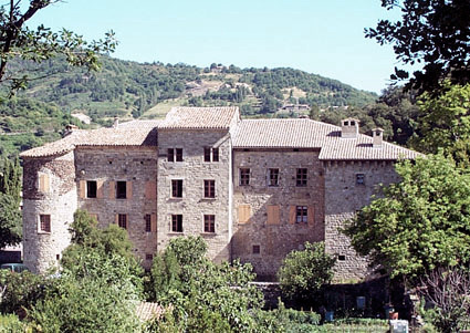Jaujac le chateau de Castrevieille